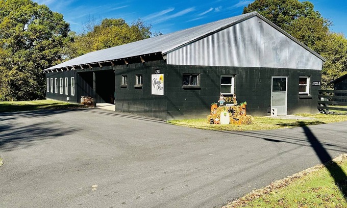 Oakland House | Nonna’s Place - Pole Barn Dwelling Near Mammoth Cave