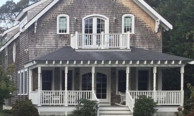 Nonquitt House | Nonquitt Summer Cottage: Comforts of home close to beach, golf, tennis and fun!