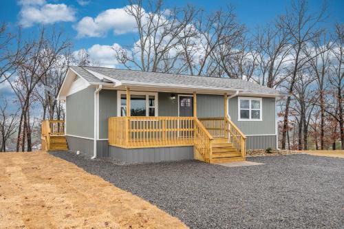Dardanelle House | Nordins Hillside Meadow View Cabin