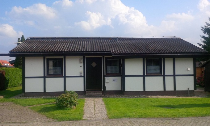 Nordseebad Burhave House | Nordseeferienhaus MÖWE Burhave - right on the dike! Pets welcome!