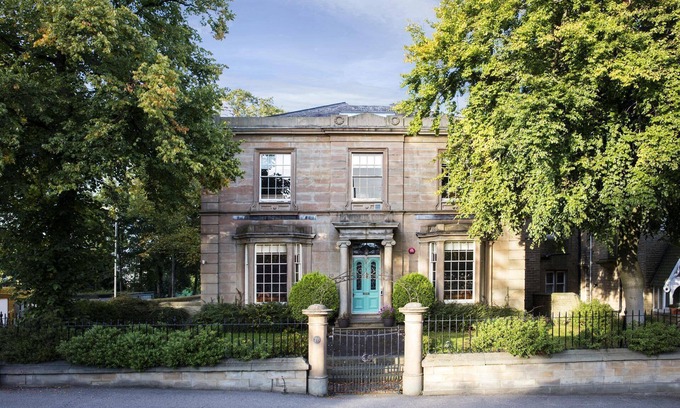 Huddersfield House | Norfolk House YORKSHIRE Award Winning Holiday Home