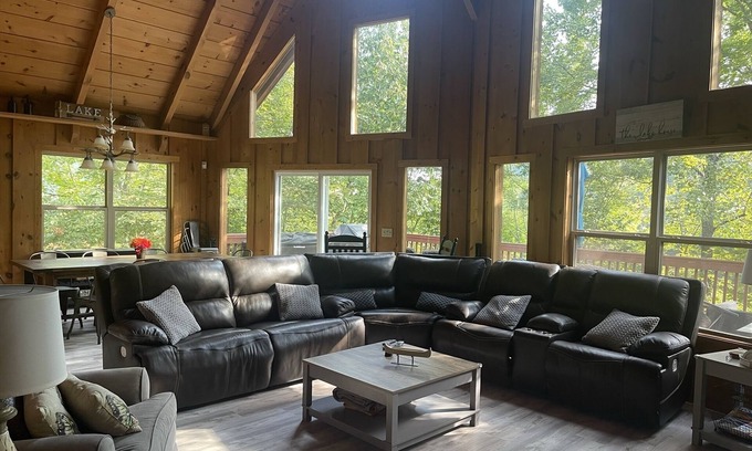 Flat Hollow Marina House | Norris Lake Butterfly Landing - Recently Updated 16 Guest Lakefront w Dock Home