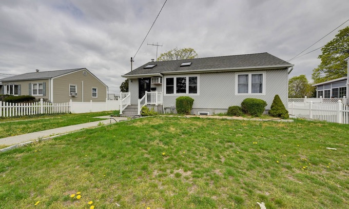 North Babylon House | North Babylon Home, Near Belmont Lake State Park!