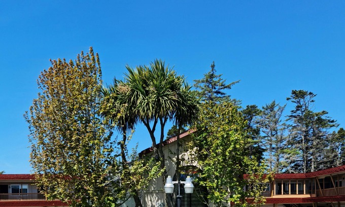 Crescent City Hotel | North Coast Inn
