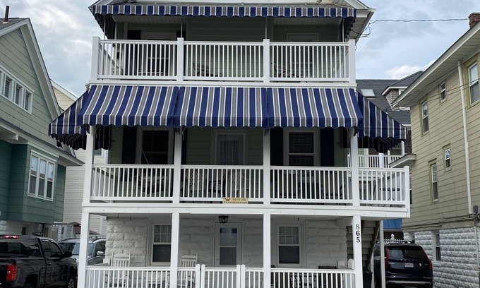North End Apartment | North End Garden Apt w/fabulous porch. 2 beds, 1 bath. 10 houses to the beach.