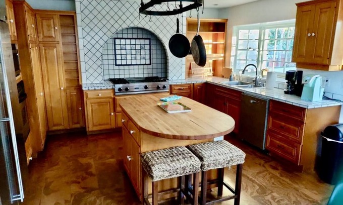 La Jolla Mesa House | North Pacific Beach Hideaway, shops nearby,1 km from the beach.