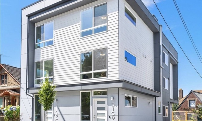 Phinney Ridge House | North Seattle Townhouse