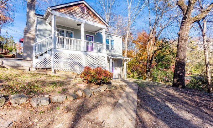 North Chattanooga House | North Shore 2 Bedroom Private Entrance