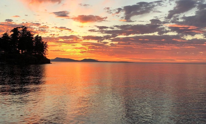 Eastsound Cottage | North Shore Retreat: Community Dock, Beach, Tennis, Pickleball Courts