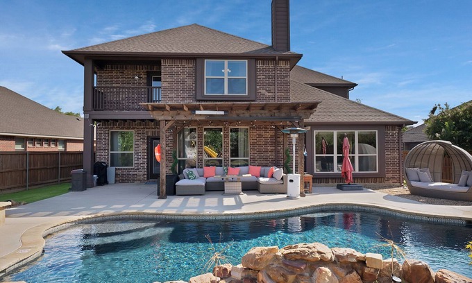 Denton County House | North Texas Modern, Cozy Retreat in the Perfect Location; 2026 FIFA World Cup