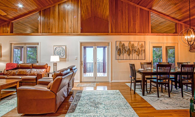 Snowshoe House | North West Ridge 112-1091 - Timber Wolf Lodge Ski Chalet Stunning 4 Br Sanctuary