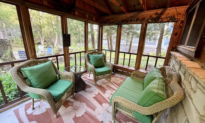 Ephraim House | Northwind Cottage #2, Dog Friendly! Walk to the Village and the Bay