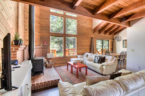 Truckee House | Northwoods Hangout Near Tahoe Donner
