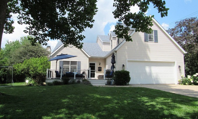 South Bend House | Notre Dame Games, big house close to campus