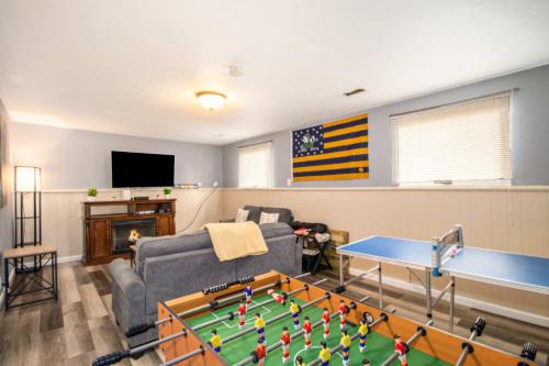 South Bend House | Notre Dame Get Away 4-Bdm 2-mile from Campus BBQ