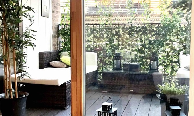 Notting Dale Apartment | Notting Hill 2-Bed Apt with Balcony, 1 min to Tube