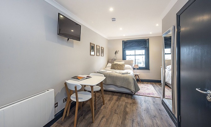 Pembridge Apartment | Notting Hill Studio 5 mins from Portobello Road 10 mins from Kensington Palace