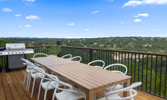 Round Mountain House | November Special! Limited-Time Discount – Book Now