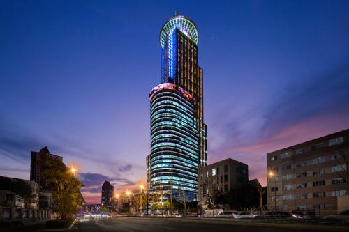 Pudong Hotel | Novotel Atlantis Shanghai - Enjoy our great-valued breakfast in our rooftop revolving restaurant with a stunning river view & utilize our FREE self-serviced laundry