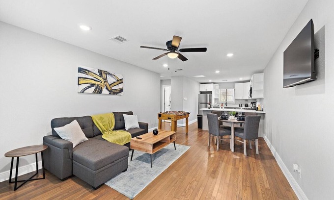 MacGregor Apartment | Nr Zoo, Med Center Comfy Apt | Fire Pit Games BBQ