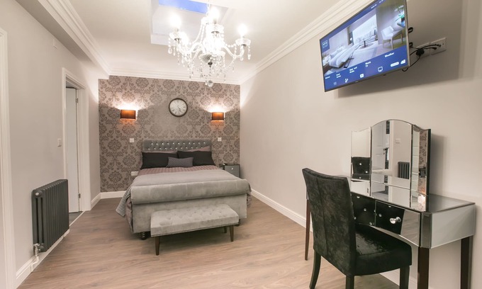 Wymondham Apartment | Number 10 The Abbey - Fairhaven Woodland Apartment