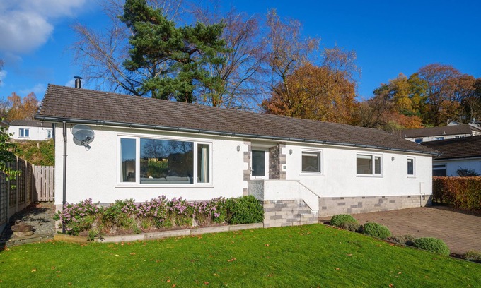 Ambleside House | Number 5 - 4-Bed Bungalow with Parking & Garden