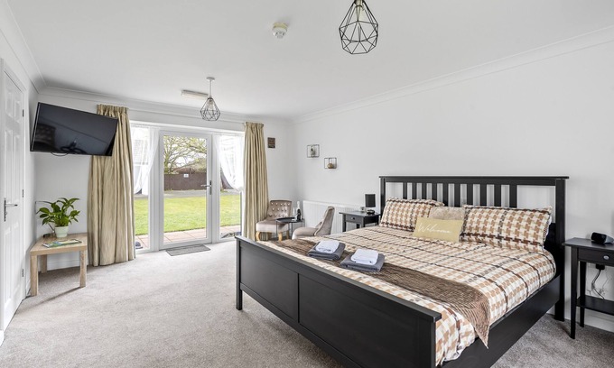 Reydon House | Number 6 - Lytton Tree Lodge - Reydon
