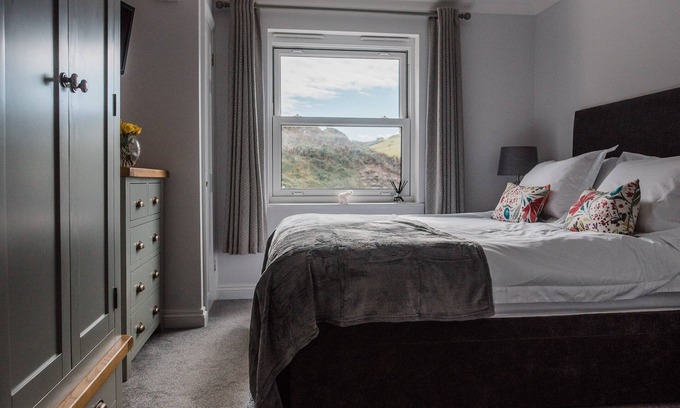 Newquay Apartment | Number Seven - luxury ensuite apt - Watergate Bay