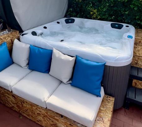 Torreira House | O CANTINHO DA RIA - JACUZZI with water at 35 degrees and POOL