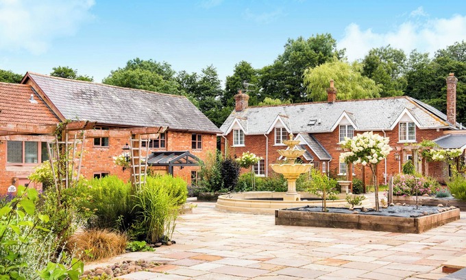 Bicton Cottage | OAK COTTAGE, family friendly, character holiday cottage in Aylesbeare