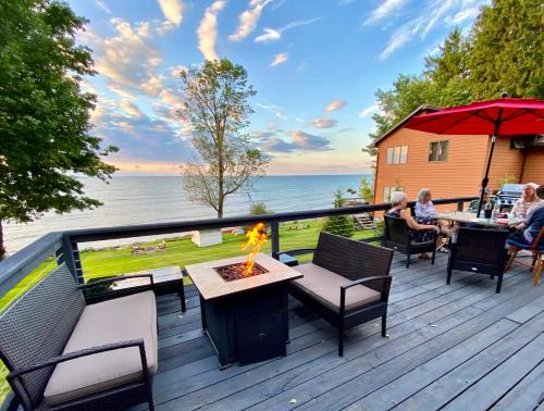 Sodus House | Oak Cottage Lakefront Hot Tub Fire Pit