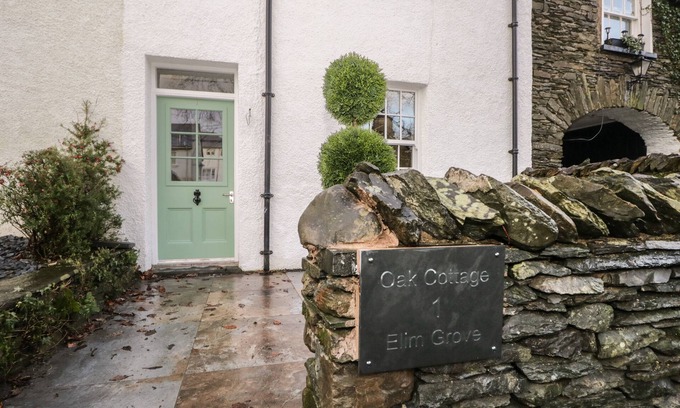 Bowness-on-Windermere Cottage | OAK COTTAGE, pet friendly, character holiday cottage in Windermere