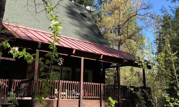 Sedona Cabin | Oak Creek Canyon Cabin Getaway - Peaceful Retreat in Sedona - Bear Howard Cabin