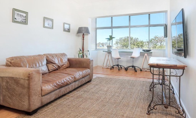 Hermanus Apartment | Oak on Main