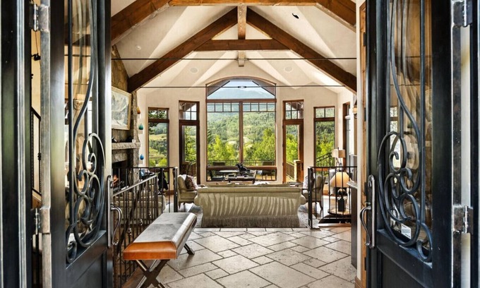 Snowmass Village House | Oak Ridge Chalet-By Ski Shuttle Route 8!