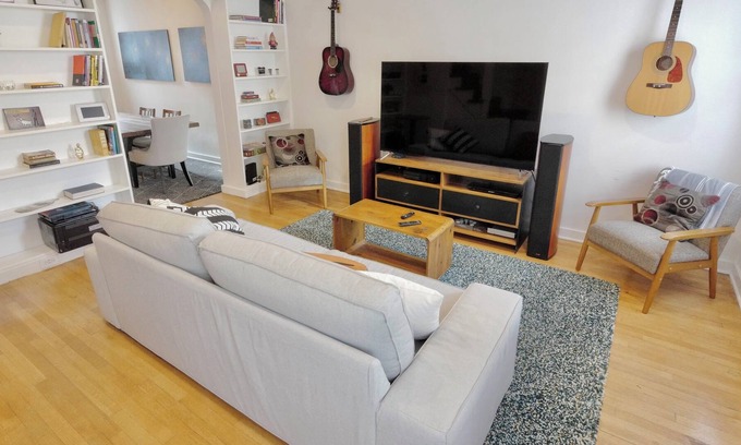 Mount Pleasant House | Oak St. Oasis Summary