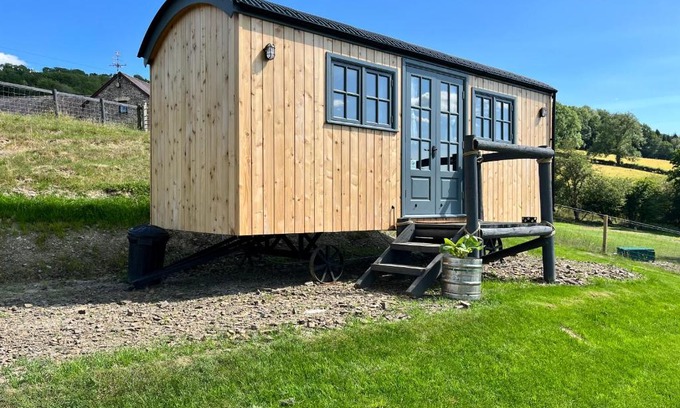 Llandovery House | Oakies Farm Stays