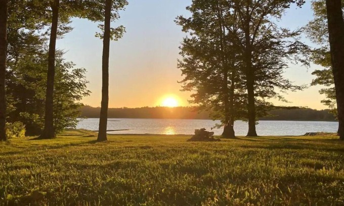 Clare House | Oakleaf Lake Retreat *Serene with Private Hot Tub*