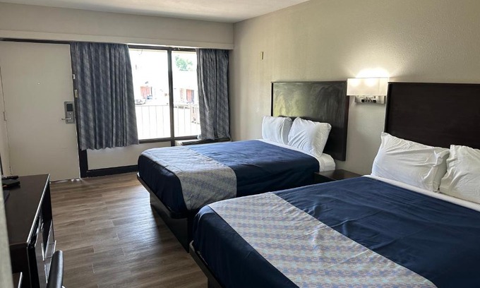 Oakdale Hotel | Oakwood Inn