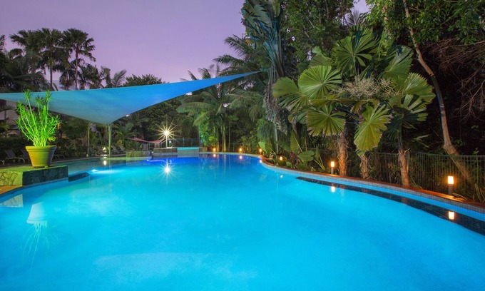 Palm Cove Hotel | Oasis at Palm Cove