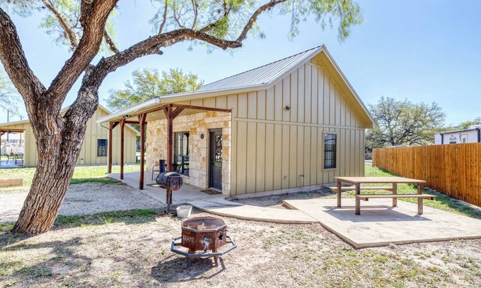 Concan Cabin | Oasis Cabin #2 on the Frio