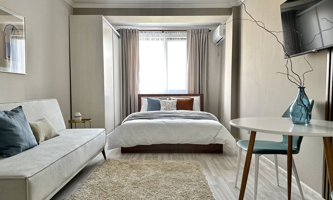 Almaty Apartment | "Oasis" cozy studio with mountain view, WiFi and AC in Almaty