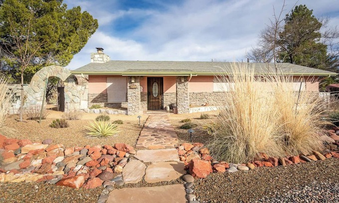 Camp Verde House | Oasis in Camp Verde! Private pool, 4 Bed 2 Bath 2 Living, stunning views!