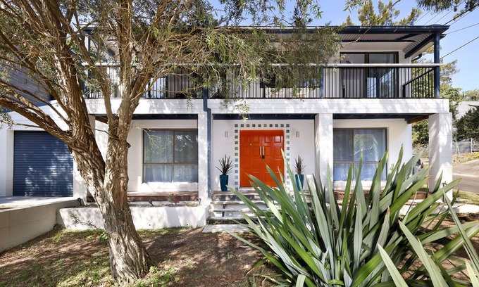 Sydney House | Oasis in Nature, close to beach, national park, perfect for family & groups
