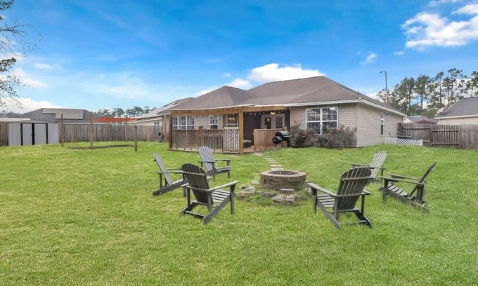 Pooler House | Oasis near Savannah | Lakefront Retreat + Game roo
