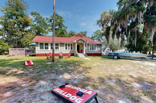 Valona House | Oasis Oaks