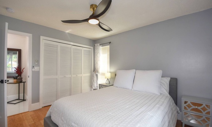 University Drive House | Oasis with Enclosed Heated Pool in Coral Springs