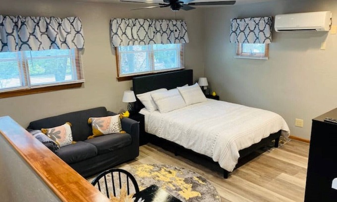 Kill Devil Hills Apartment | OBX gem, private studio, couple's nest!