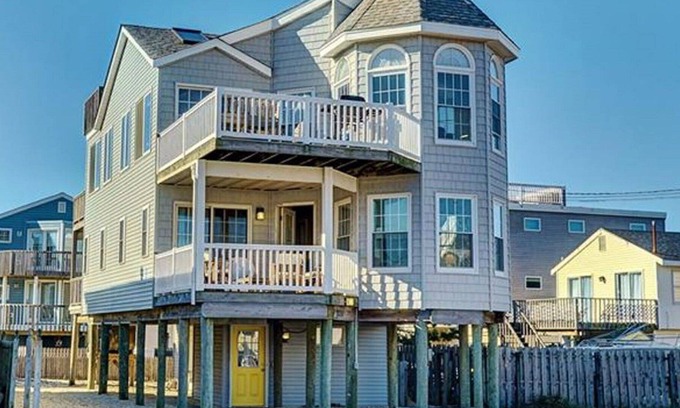 South Beach Haven House | Ocean & Bay Views, 5 Decks, Steps to Beach! *NEW* to rentals