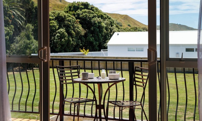 Wainui Hotel | Ocean Beach Wainui